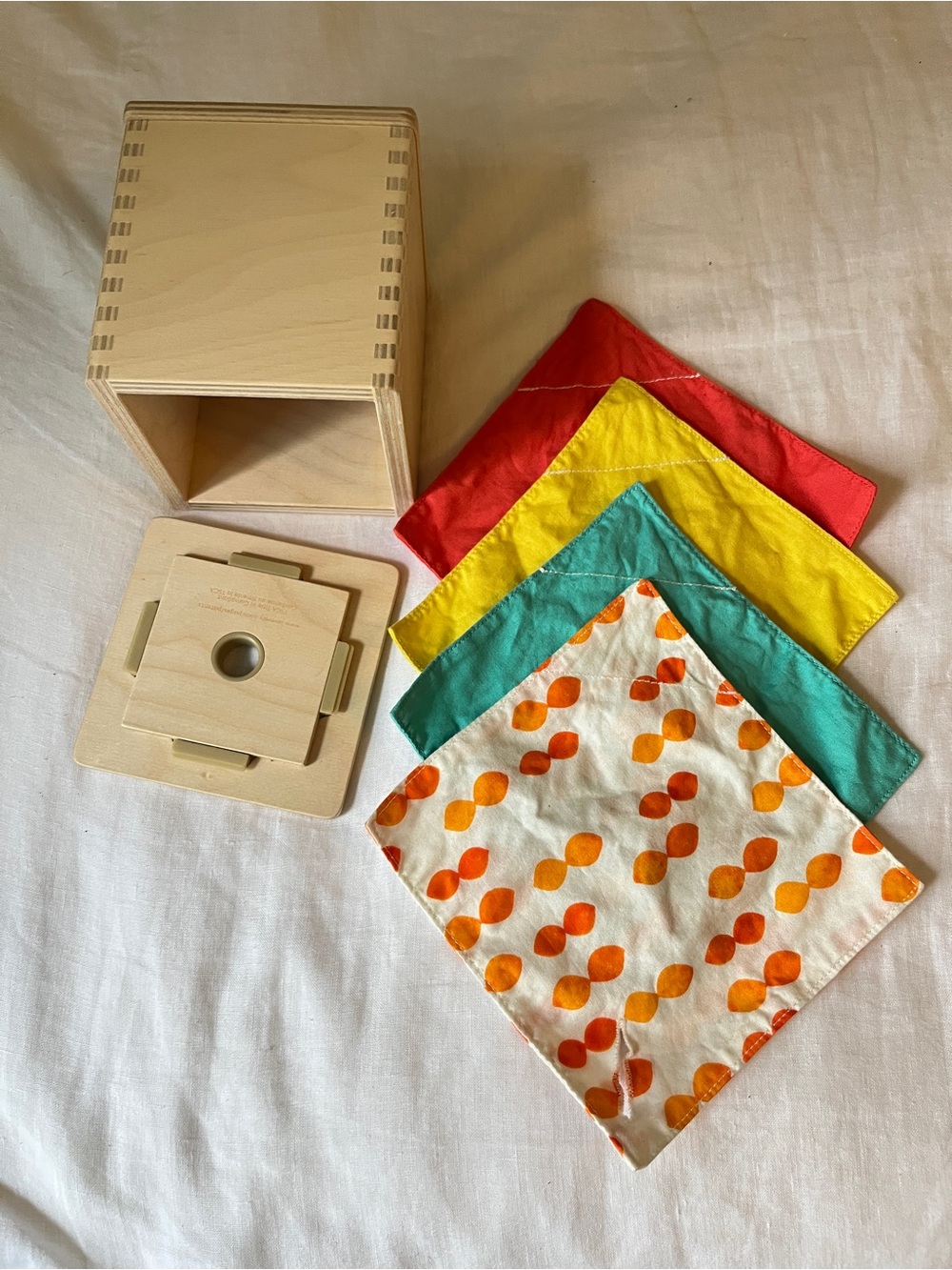 Lovevery Magic Tissue Box - Picture 3 of 6